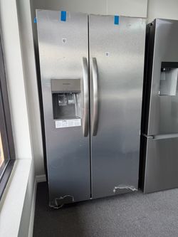 Frigidaire refrigerator 2 doors