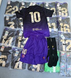 20 sets Club America home and away and Barcelona Soccer uniforms ready to pick up or i can ship them any where in the US 40$ each set includes jerseys