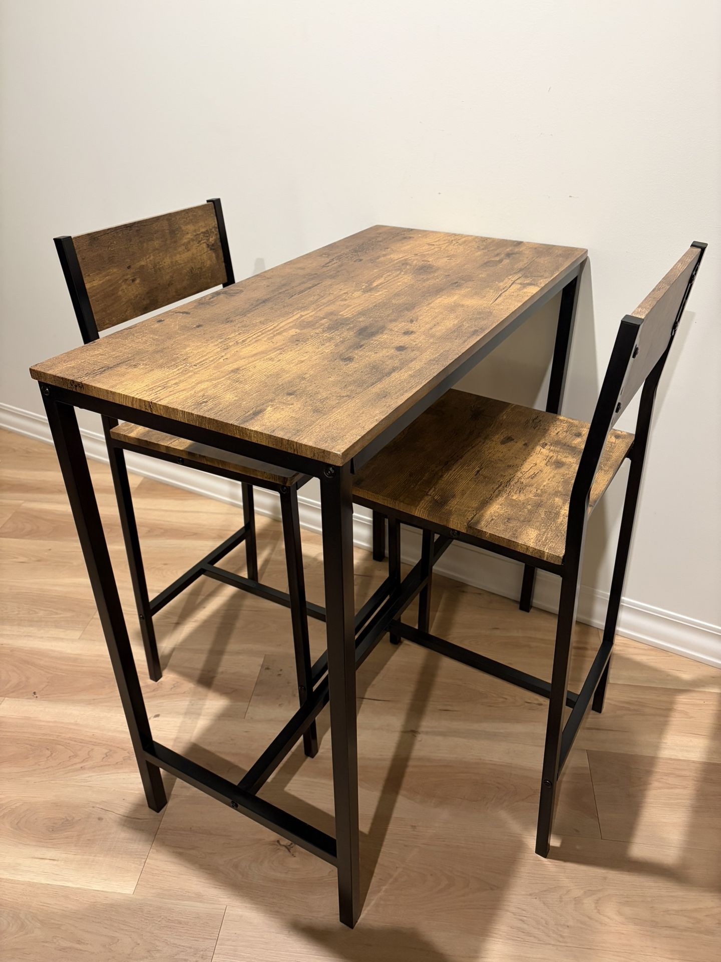 Hightop Table and Chairs - Perfect Condition