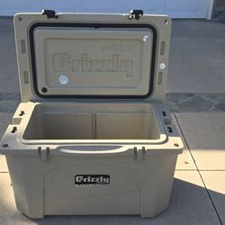 Grizzly Coolers 40 Quart Rotomilled Cooler (Tan)