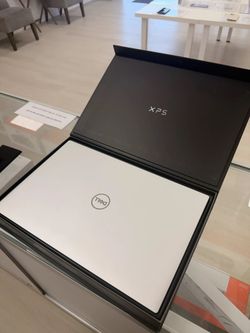 Dell - XPS 17 9720 17" FHD+ Windows Laptop (Opened Box) i7-11800H | 32GB RAM | 1TB SSD | RTX 3050 Silver