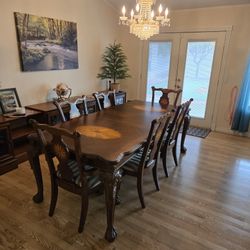 Dining Room Table And 6 Chairs
