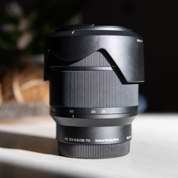 Sony 28-70mm f3.5-5.6 Zoom Lens with OSS