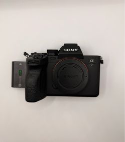 Sony Alpha a7 Mirrorless Camera Body