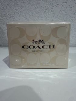 Coach New York Eau de Parfum is a 30ml (1 fl. oz.)