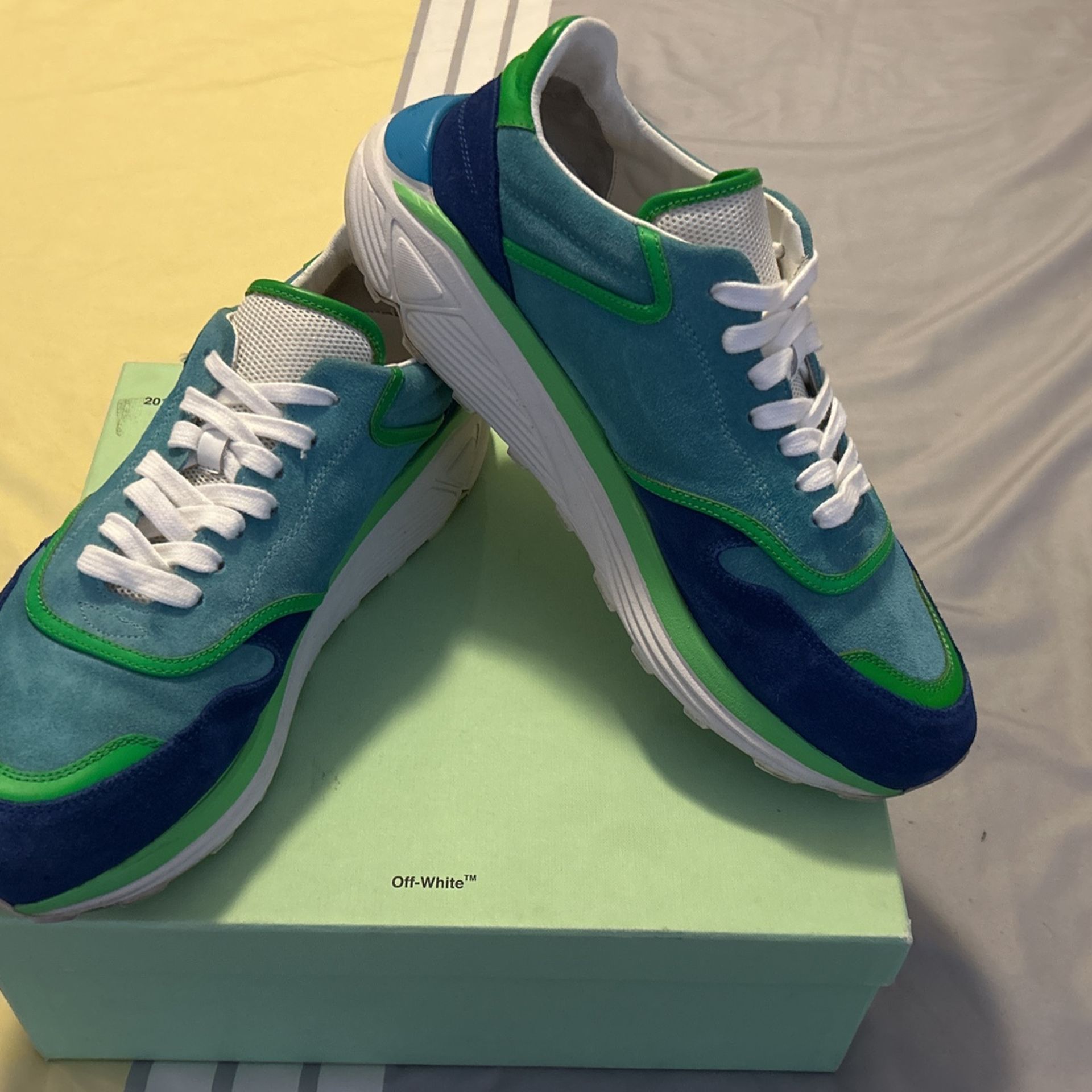 Off White Jogger Sneaker
