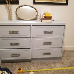 Dresser Vintage