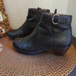 Dansko Francis Ankle Booties Size 39