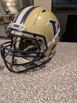 UW Helmet