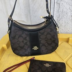 Pre Owned Small Coach Clutch Purse & Wristlet