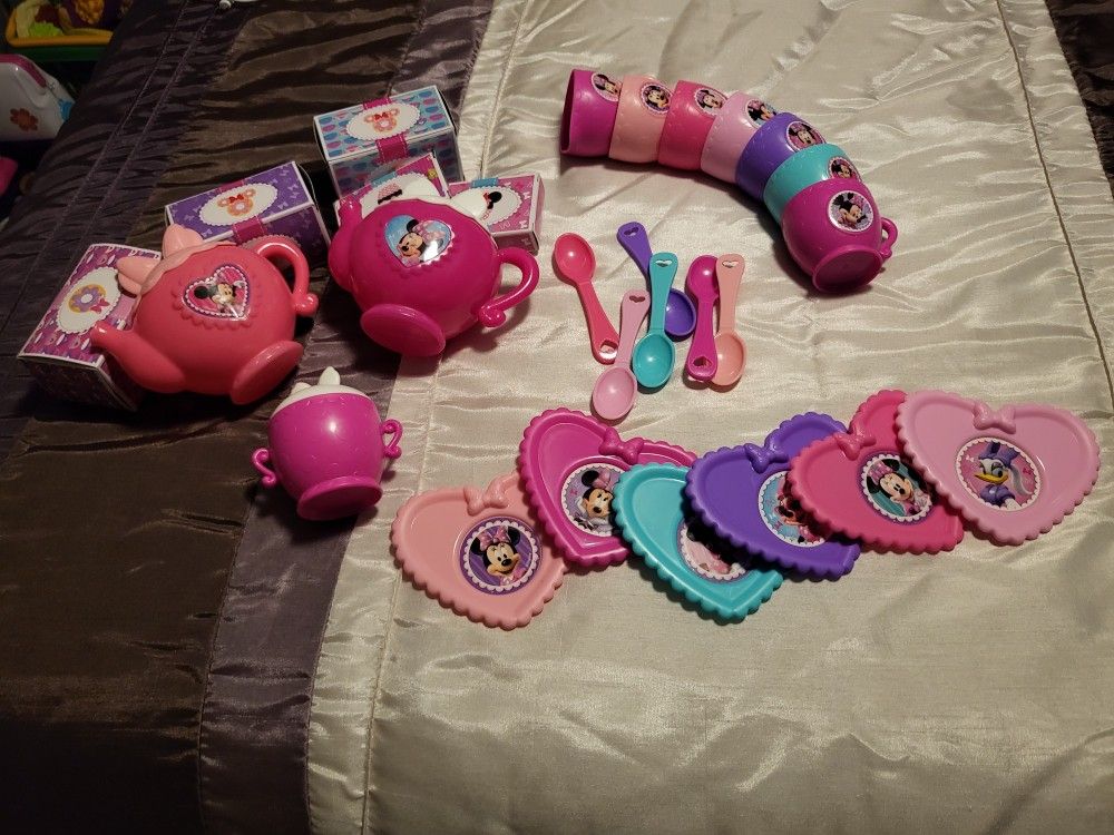 Minnie Mouse Tea Set