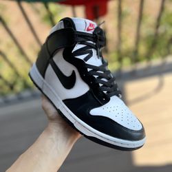 Nike Dunk High “panda” 
