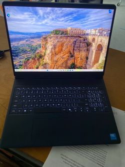 2026 dell Alienware 16 aurora 2.5K. AC16250. Core 7 240h 32gb. 1TB. RTX 5060(vram 8gb).