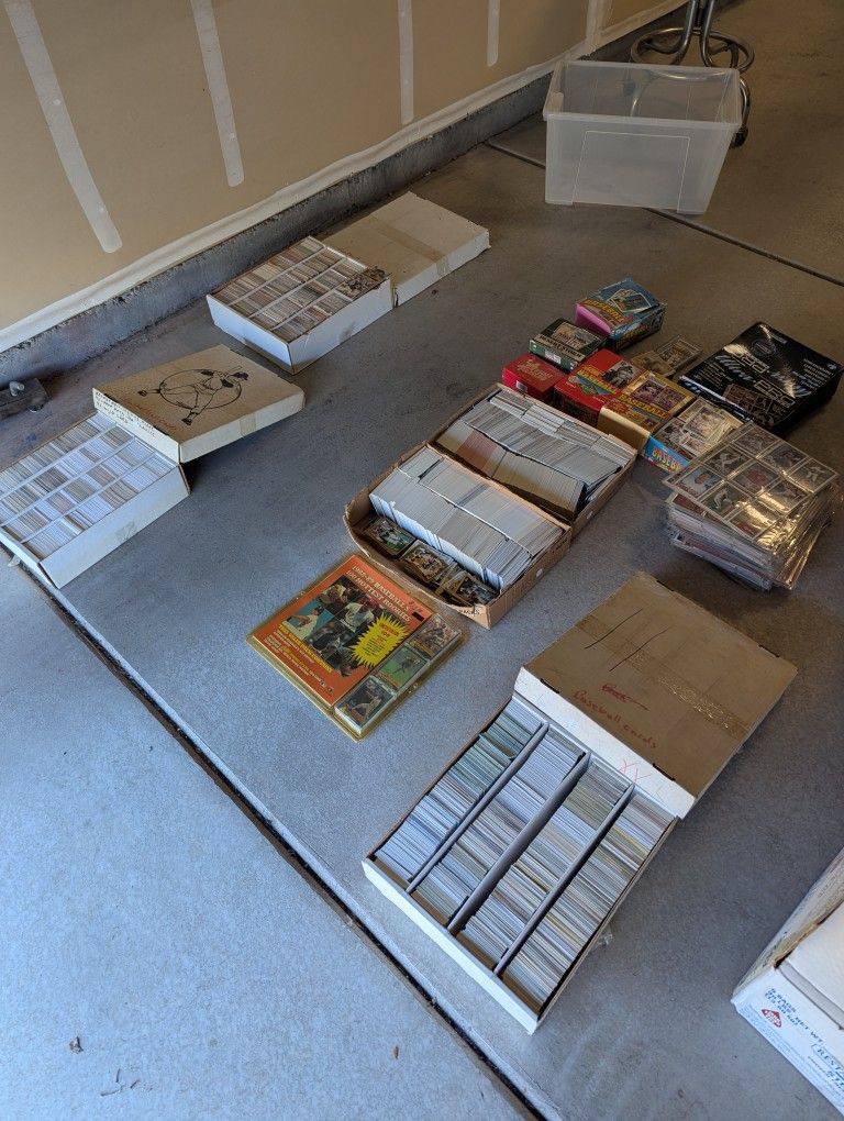 π Football, Baseball & Other Trading Card Collection