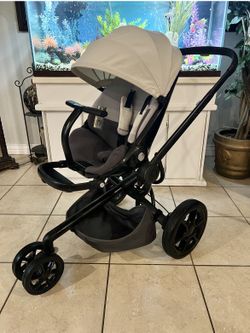 Stroller - Quinny Moodd With  Adaptors 