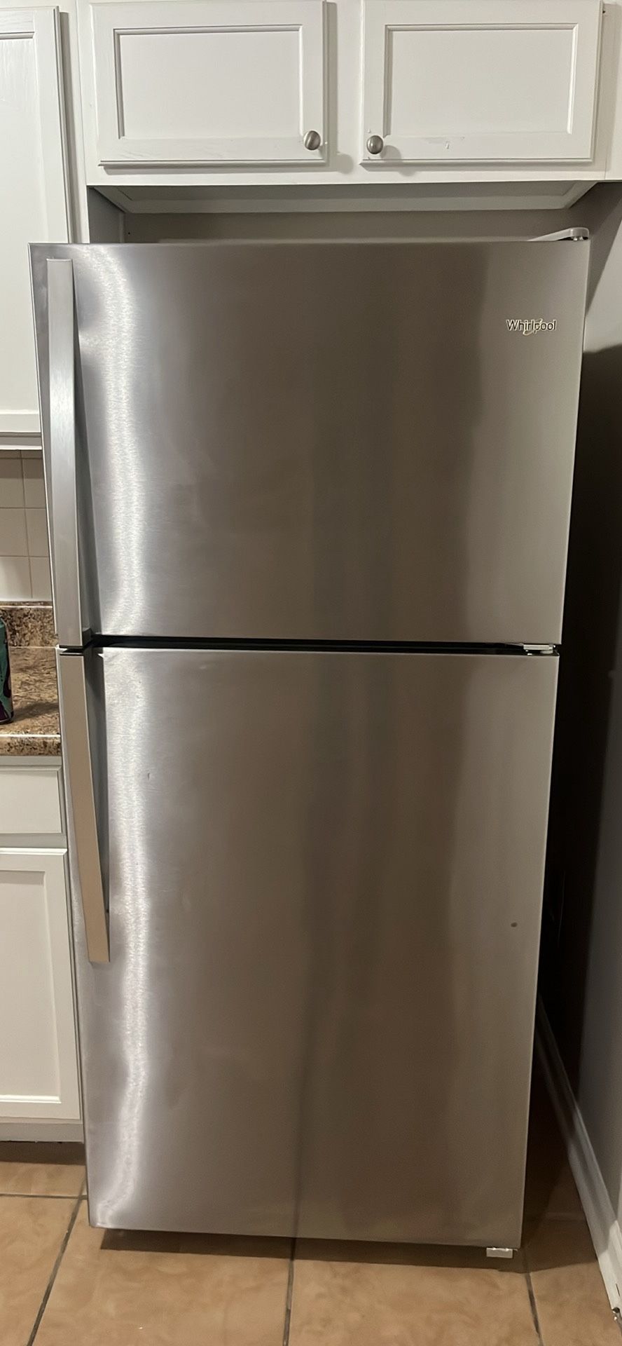 GE 21.9 cu. ft. Top Freezer Refrigerator -
