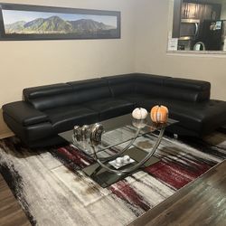 Modern Black Sectional Sofa - Excellent Condition / Sofá Seccional Negro Moderno - Excelente Estado