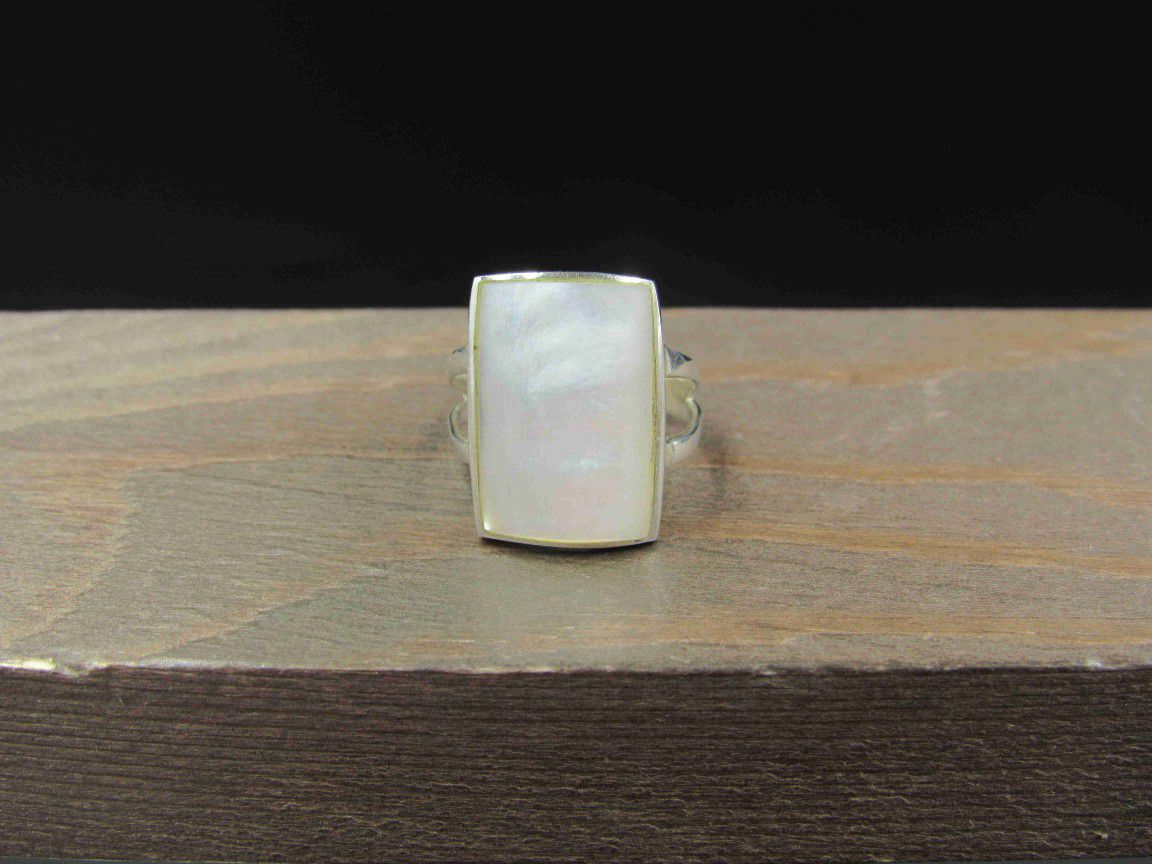 Size 6.25 Sterling Silver White Shell Rectangle Band Ring