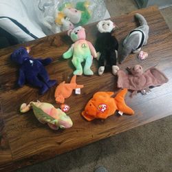 8 Stuffed Animals 