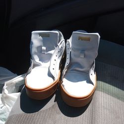 Pair Of Pumas Size 7.5 US Almost New