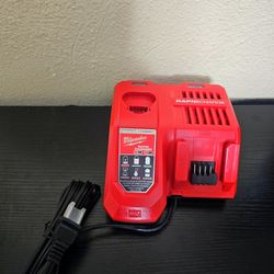 MILWAUKEE M18 RAPID CHARGER 