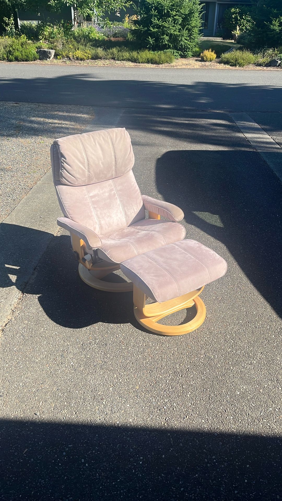 Palliser Swivel Chair And Ottoman