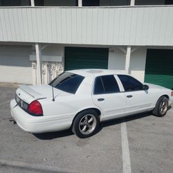 2005 Crown Victoria 