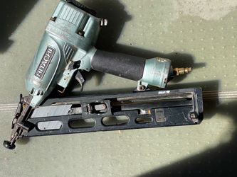Hitachi 15-Gauge 2-1/2 in. Angled Finish Nailer Kit NT65MA4
