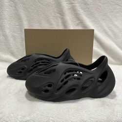 Black Yeezy Foam Runners Size 6