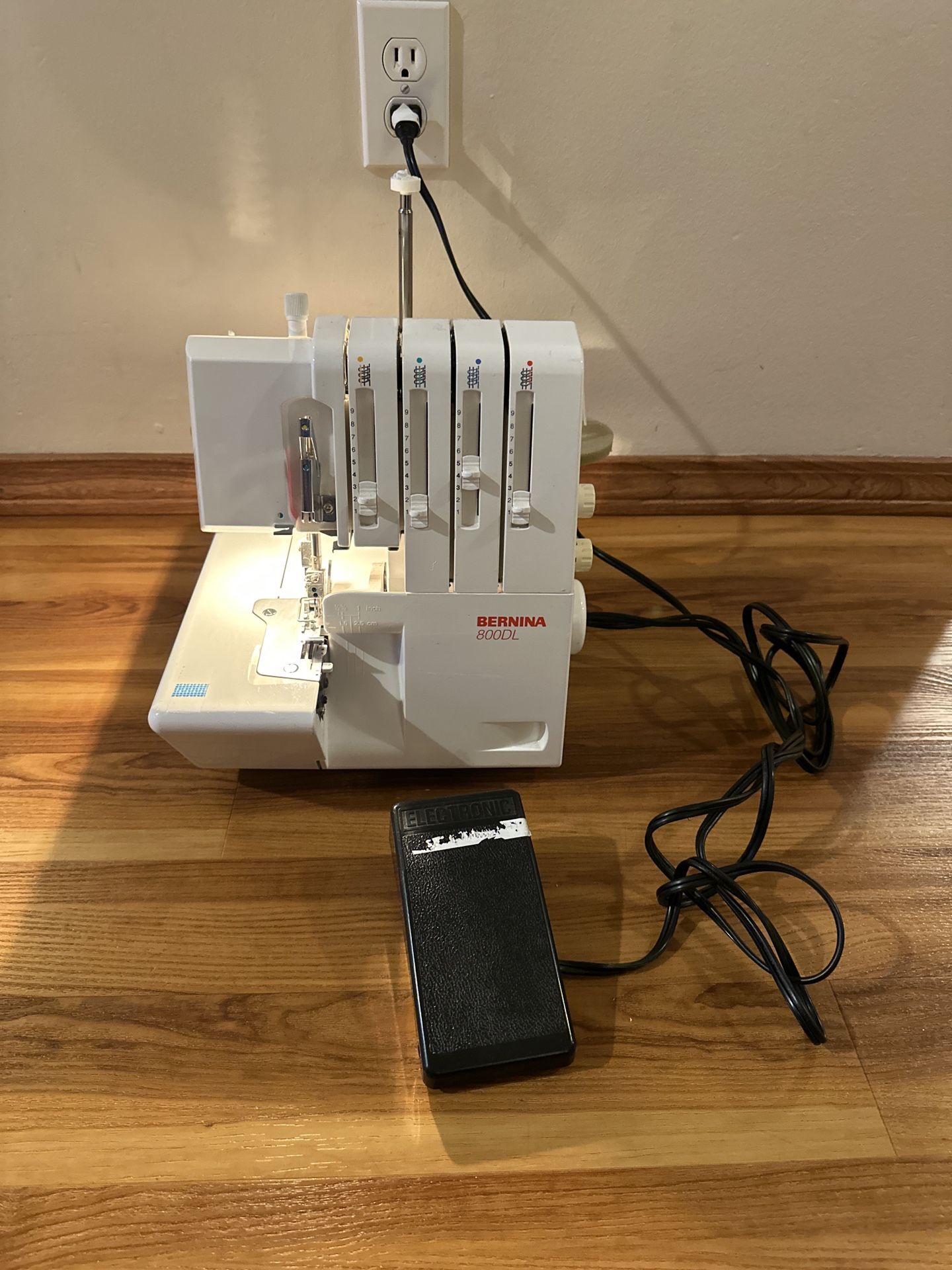 Bernina 800DL Serger Sewing Machine