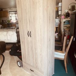 ⭐️⭐️⭐️$$140- (firm on price) Beautiful grey (color gres no cafe)  (it looks light brown in the pictures, but it is actually gray ) shelf (it is used s