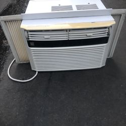 Very Good Condition Kenmore Air Conditioner 