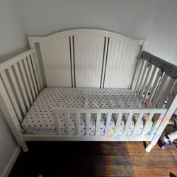 Crib / Toddler Bed With Mattress 
