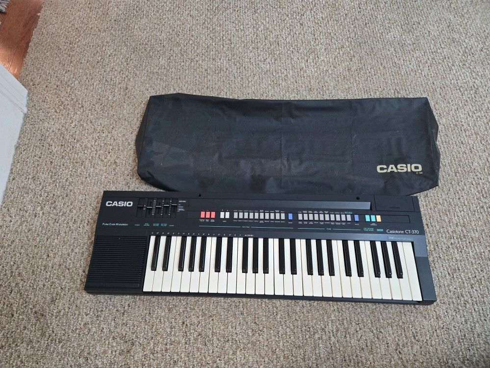 Casio Casiotone CT-370 Electric Keyboard Synthesizer