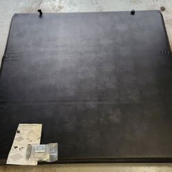  Tri-Fold Bed Cover (Gator, Hard Style) for 5ft Truck Bed *UNUSED*