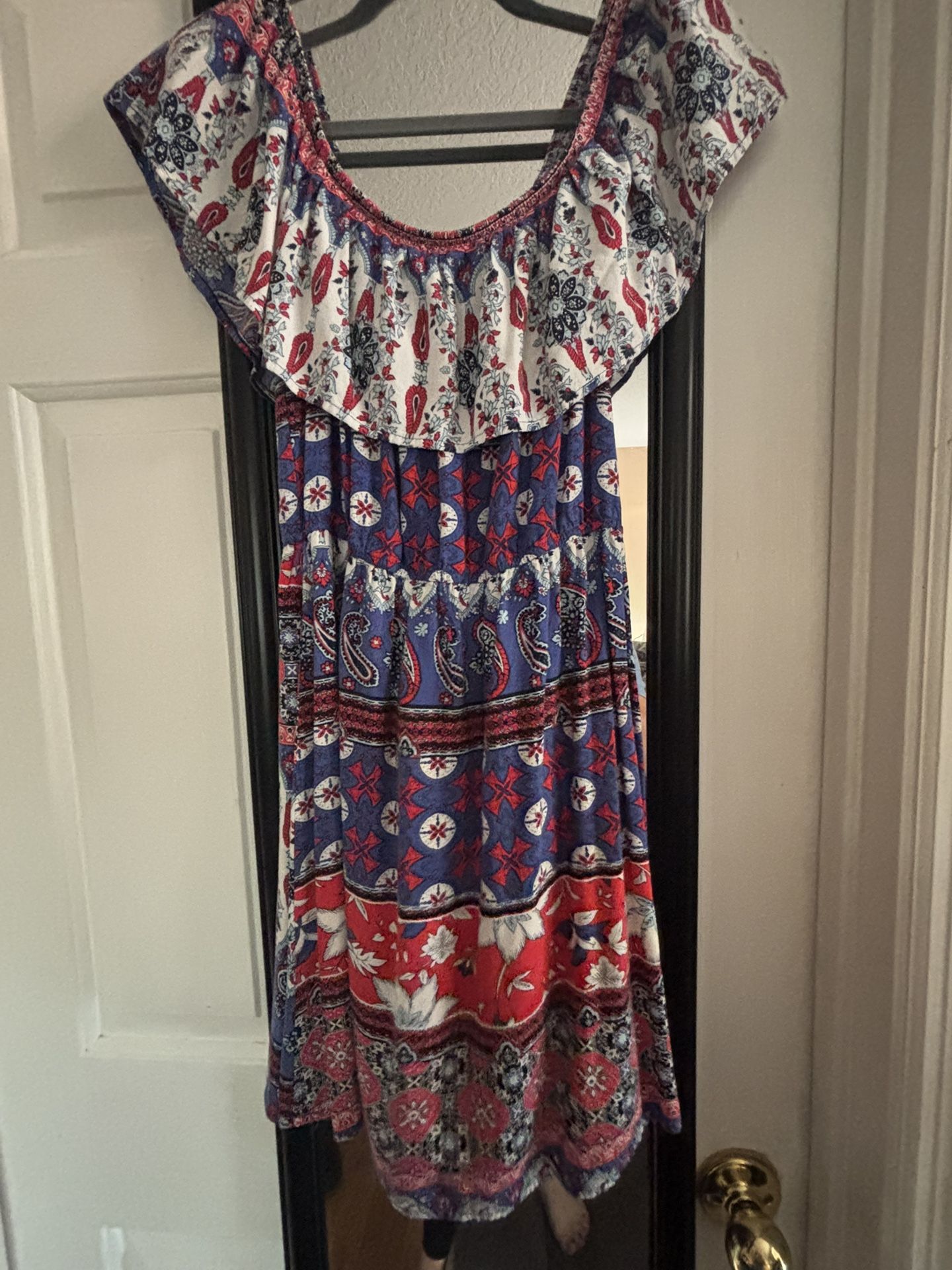 Dress - Juniors medium