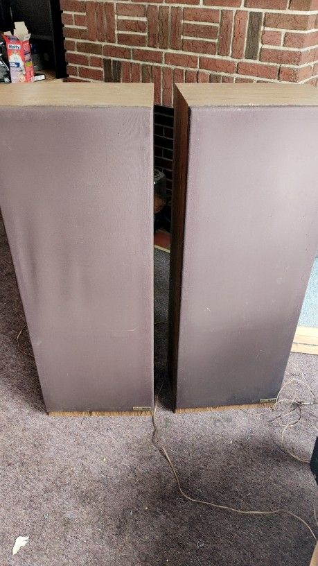 Linear Dynamics KLH Home Stand Up Speakers