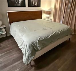 Modern Platform Bed!! Real Walnut!! King Size!!
