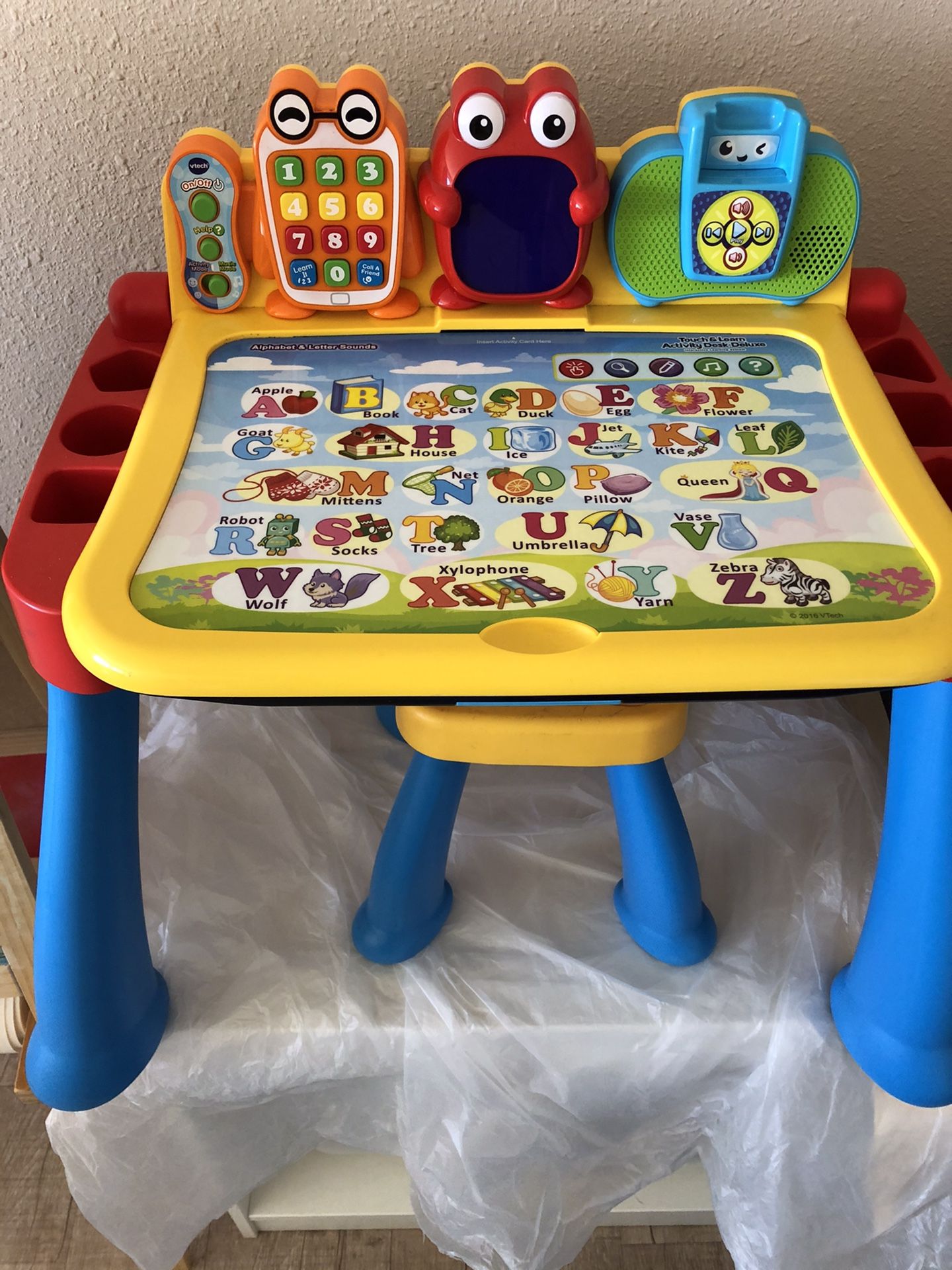 Kids activity desk