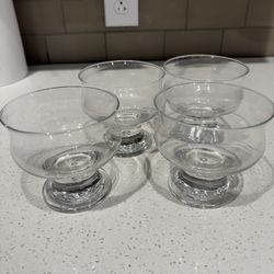 Set of 4 glass dessert pedestal bowls