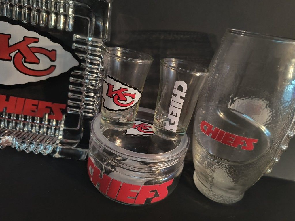 Show Your Chiefs Pride with this Exclusive BBFL Set!