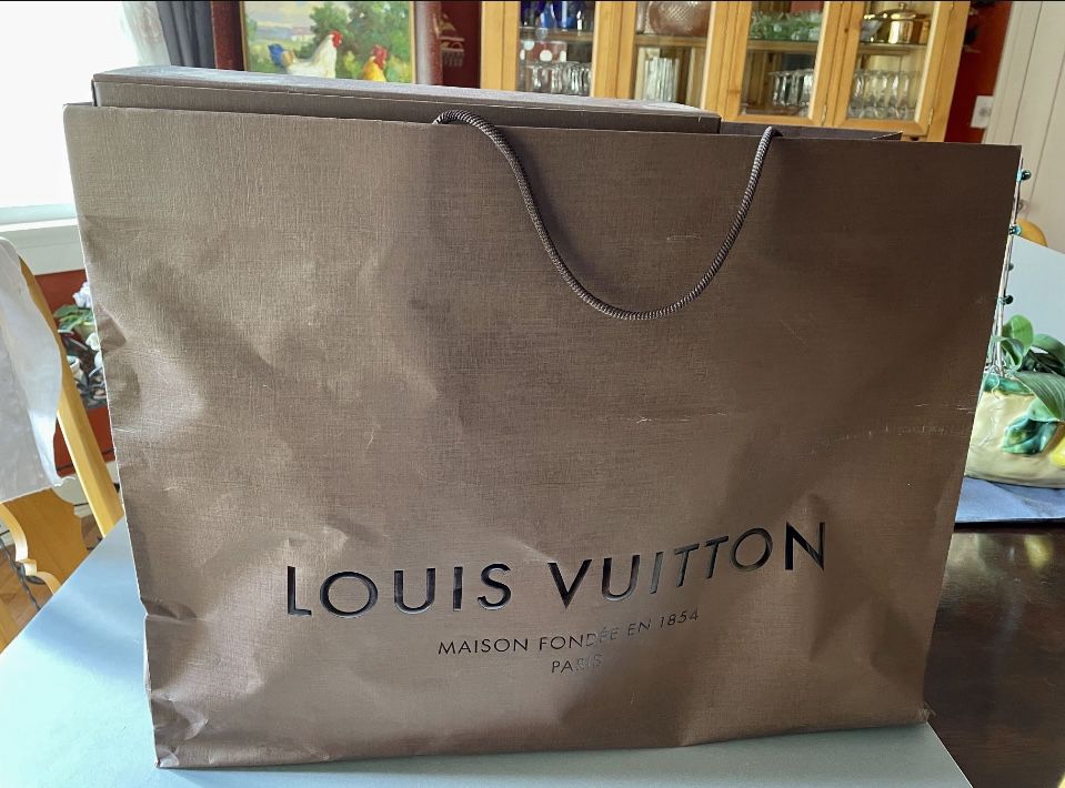 Authentic Louis Vuitton Shopping Bag, Box And Dust bag For NeverFull for  Sale in Redlands, CA - OfferUp