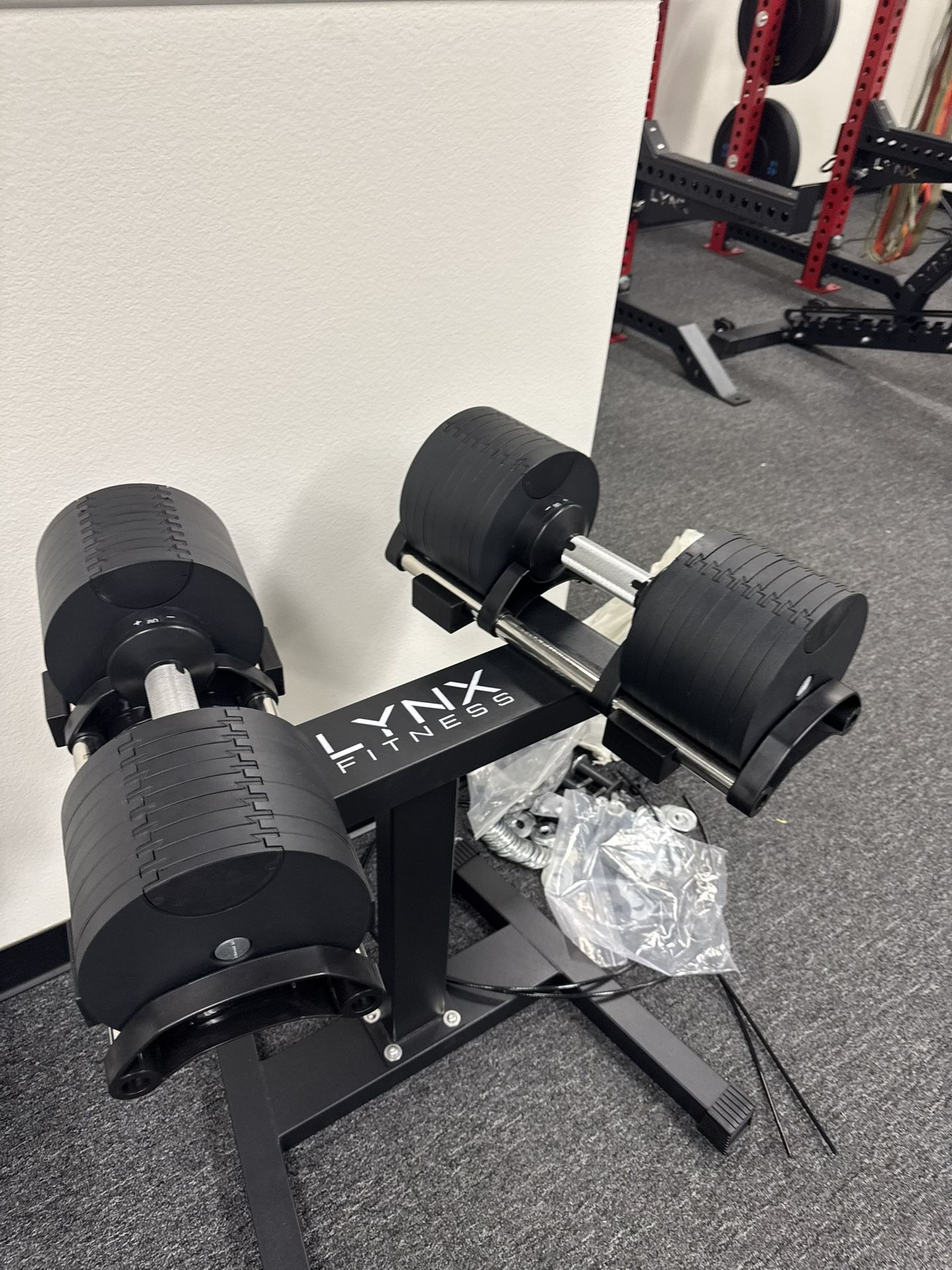 LYNX FITNESS ( BRAND NEW IN BOX ) Pair Of 80lb Adjustable Dumbbells