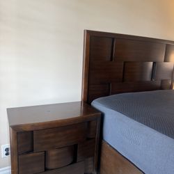 Modern Solid Wood Bedroom 5 piece Set - Queen Bed Frame, Nightstands, Tall chest, Dresser & Mirror