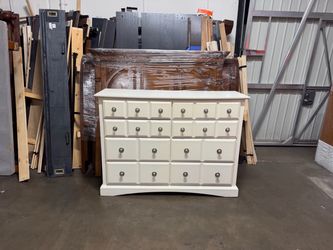 White Wood Dresser with 4 Drawers