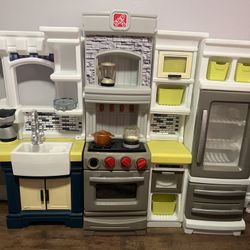 Step 2 Elegant Edge Play Kitchen 