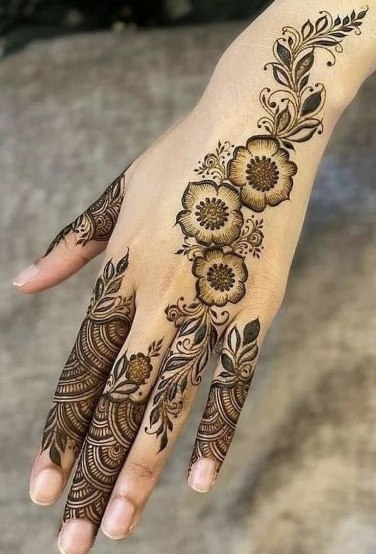 Henna Artist