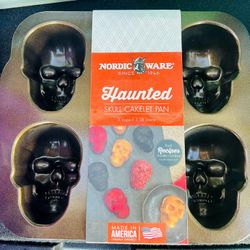 Skull Cakelet Pan