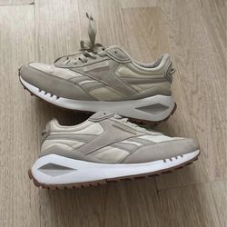 Reebok Sneakers Size: 8