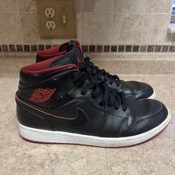 Jordan 1 Retro Mid Size 11.5